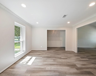 1726 Ashford Hollow Lane - Photo Thumbnail 4