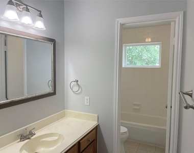 8919 Diamond Lake Lane - Photo Thumbnail 16