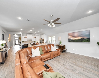 1711 Rustling Creek Drive - Photo Thumbnail 11