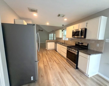 2106 Lexington Woods Drive - Photo Thumbnail 13