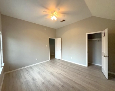 2106 Lexington Woods Drive - Photo Thumbnail 7