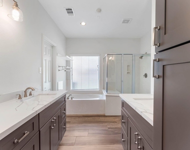 2 Granite Path Place - Photo Thumbnail 16