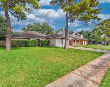 6818 Brockington Drive - Photo Thumbnail 2