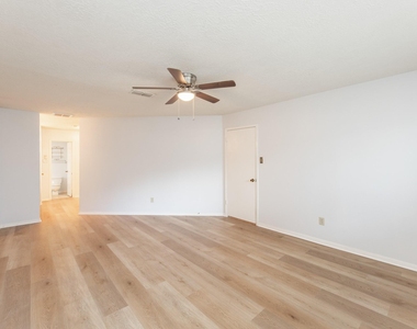 6818 Brockington Drive - Photo Thumbnail 20