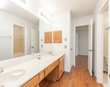 6818 Brockington Drive - Photo Thumbnail 24
