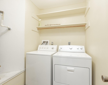 6818 Brockington Drive - Photo Thumbnail 14