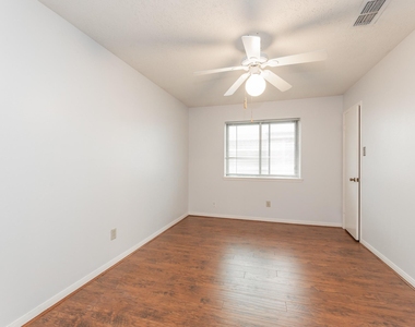 6818 Brockington Drive - Photo Thumbnail 23