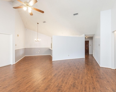 6818 Brockington Drive - Photo Thumbnail 12