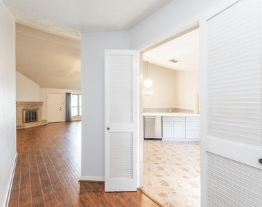 6818 Brockington Drive - Photo Thumbnail 6