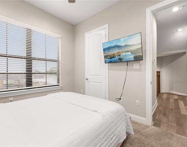 3334 Beverly Forest Drive - Photo Thumbnail 4