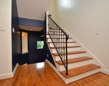 4609 Floyd Street - Photo Thumbnail 3
