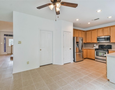 2 Willow Point Place - Photo Thumbnail 11