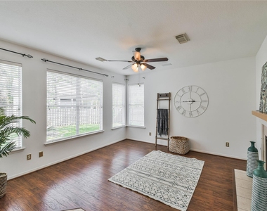 2 Willow Point Place - Photo Thumbnail 6