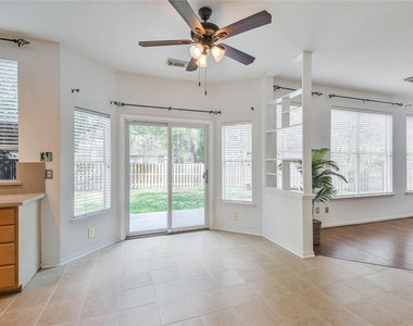 2 Willow Point Place - Photo Thumbnail 10
