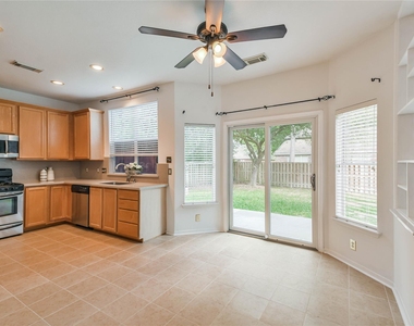2 Willow Point Place - Photo Thumbnail 9