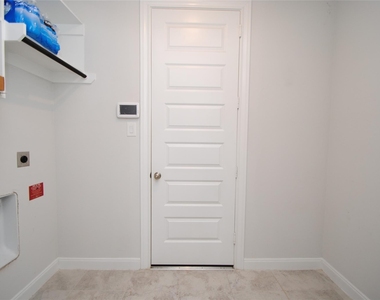 8834 Arch Rock Drive - Photo Thumbnail 9