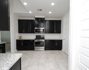 8834 Arch Rock Drive - Photo Thumbnail 13