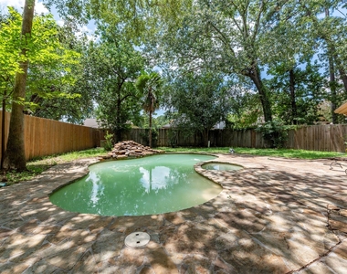 1906 Woodhue Drive - Photo Thumbnail 28