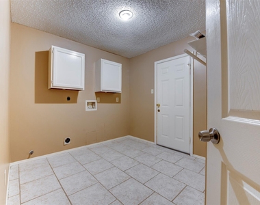 1906 Woodhue Drive - Photo Thumbnail 21