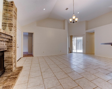 1906 Woodhue Drive - Photo Thumbnail 7