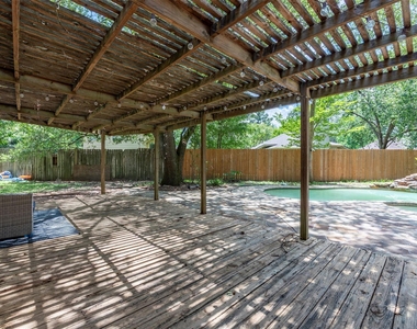 1906 Woodhue Drive - Photo Thumbnail 26