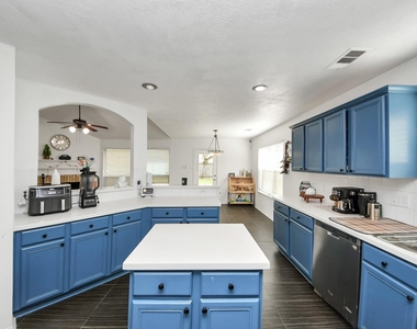 18318 Farriswood Ct - Photo Thumbnail 10