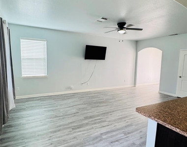 2050 Wilde Elm Drive - Photo Thumbnail 6