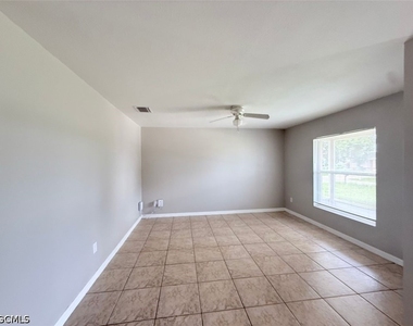 208 Hightower Avenue S - Photo Thumbnail 3