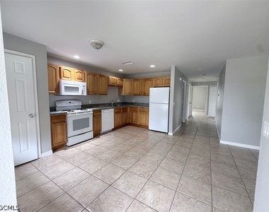 208 Hightower Avenue S - Photo Thumbnail 1