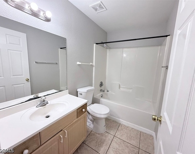 208 Hightower Avenue S - Photo Thumbnail 5
