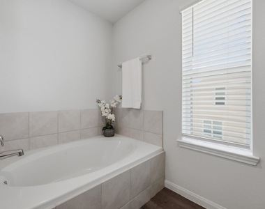 961 Harper Lane - Photo Thumbnail 6