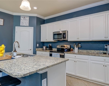 3652 E Hampton Circle - Photo Thumbnail 10
