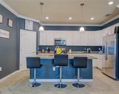 3652 E Hampton Circle - Photo Thumbnail 7