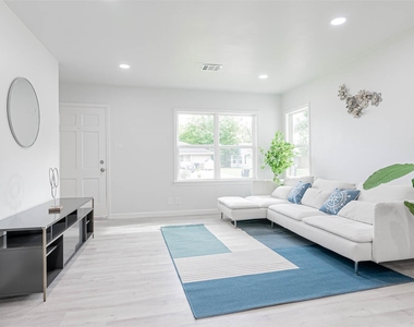 3607 Luca Street - Photo Thumbnail 3
