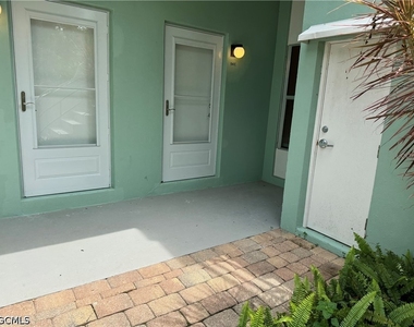 3225 E Riverside Drive - Photo Thumbnail 1