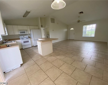 1703 Ne 17th Street - Photo Thumbnail 2