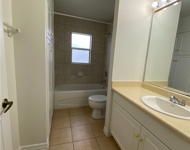 1703 Ne 17th Street - Photo Thumbnail 14