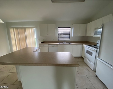 1703 Ne 17th Street - Photo Thumbnail 4