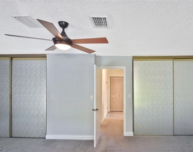 4295 Island Circle - Photo Thumbnail 17