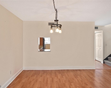 4295 Island Circle - Photo Thumbnail 18