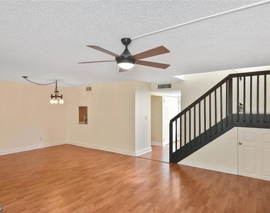 4295 Island Circle - Photo Thumbnail 4