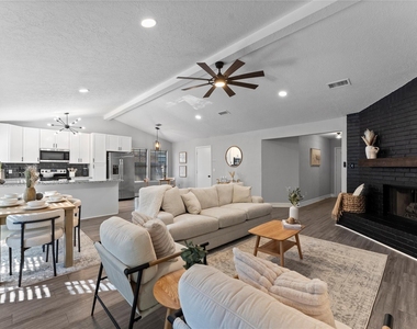 17 S Greenbud Court - Photo Thumbnail 6