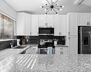 17 S Greenbud Court - Photo Thumbnail 14