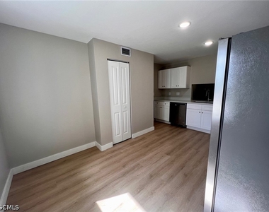4102 Se 19th Place - Photo Thumbnail 4