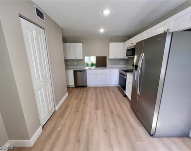 4102 Se 19th Place - Photo Thumbnail 5