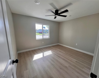 4102 Se 19th Place - Photo Thumbnail 2