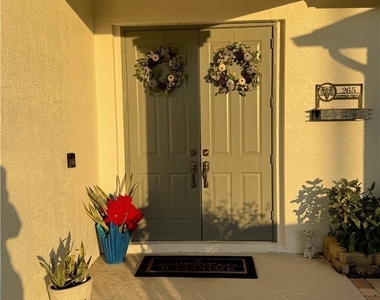 265 Justene Circle W - Photo Thumbnail 1