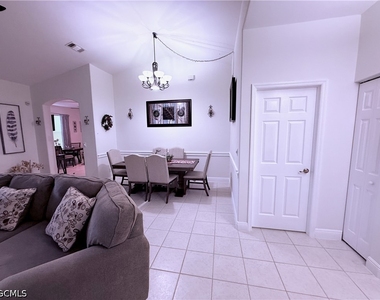 265 Justene Circle W - Photo Thumbnail 4