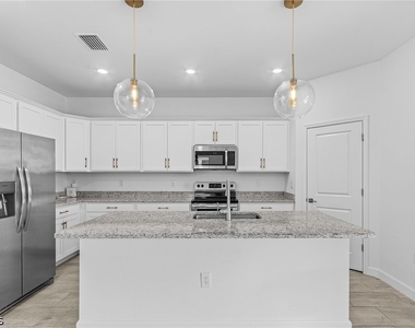 11151 Timber Creek Drive E - Photo Thumbnail 10