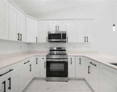668 Chemstrand Street E - Photo Thumbnail 3